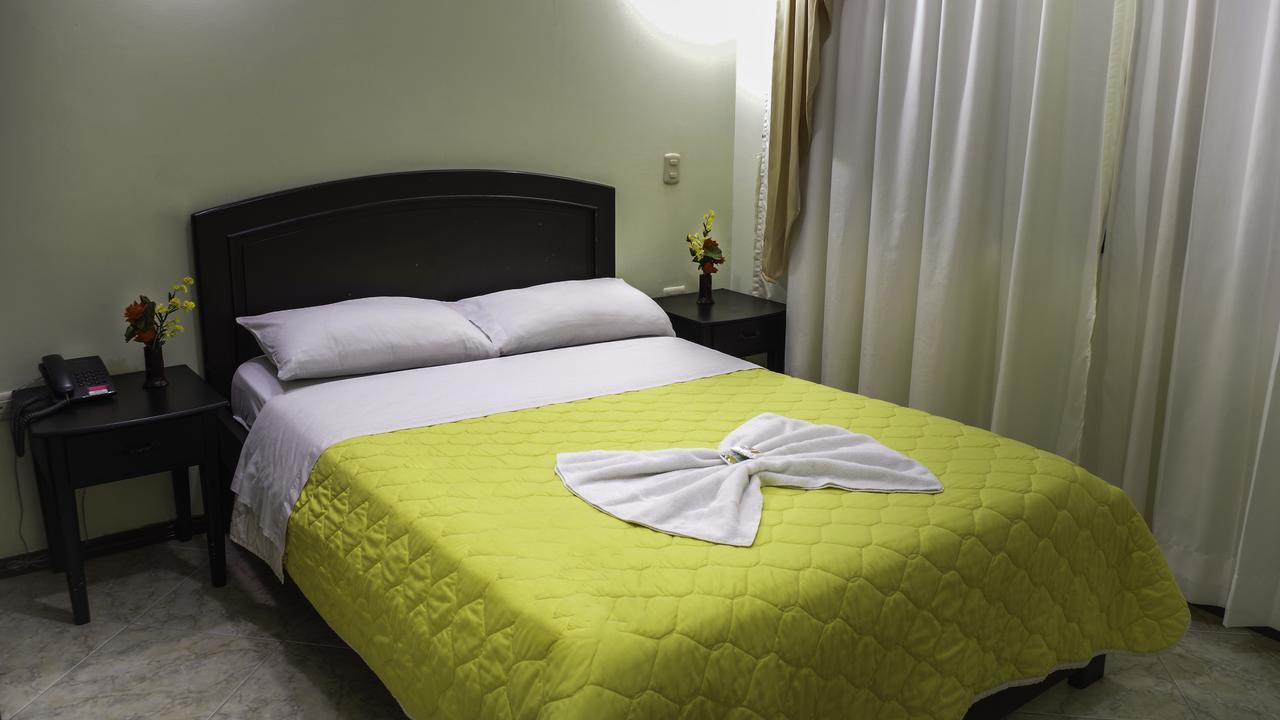 Hotel Oro Negro Puyo Esterno foto