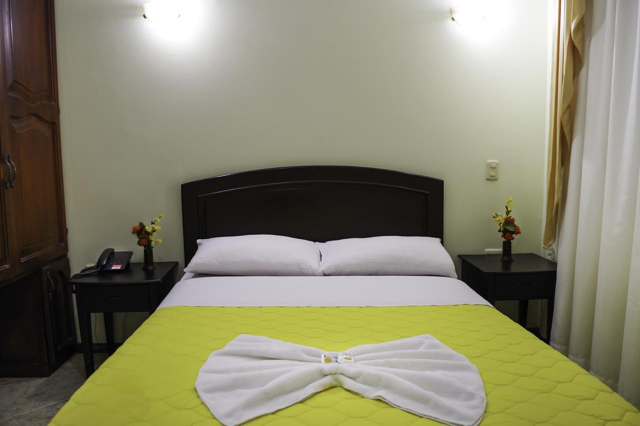 Hotel Oro Negro Puyo Esterno foto